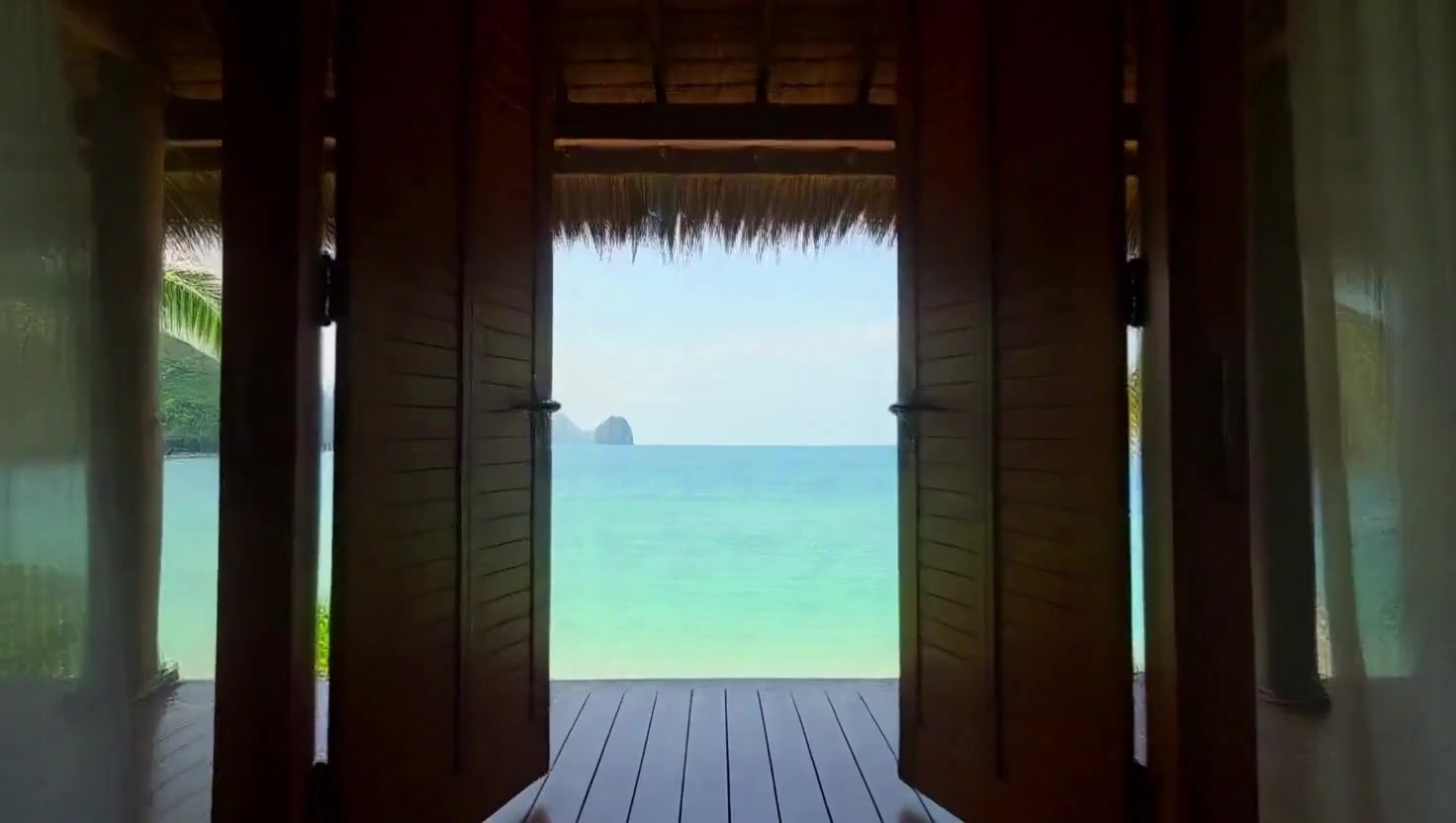 ประตูไม้เปิดสู่ท้องทะเล จากภาพยนตร์การเดินทาง